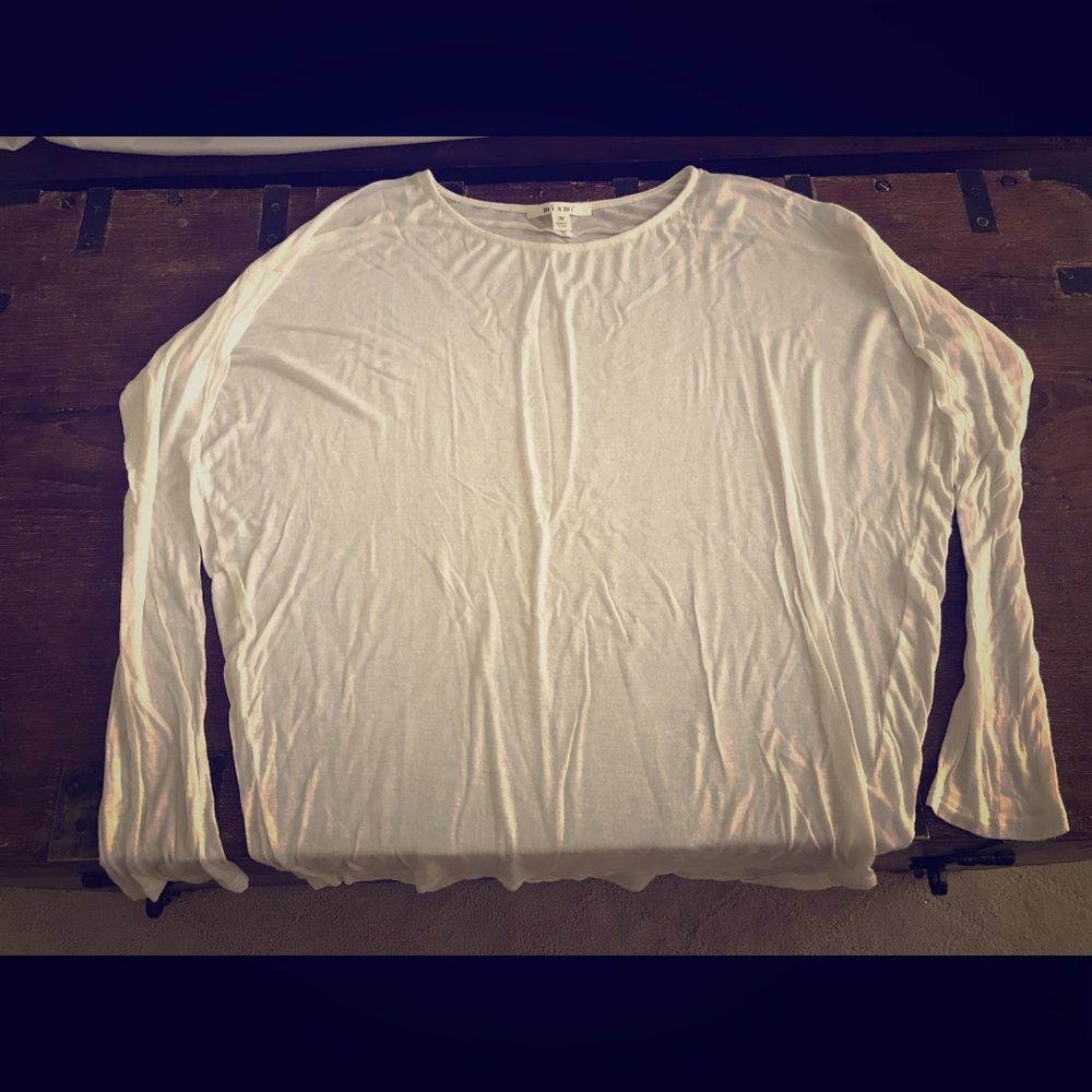 Soft, thin, long-sleeve shirt